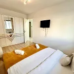 Jad Premium Kasper Coresi Apartment *