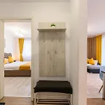 Jad Premium Kasper Coresi Apartment