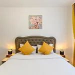Jad Premium Kasper Coresi Apartment *