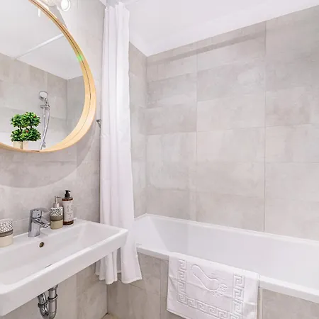 Jad Luxury 3 & 2 In Kasper, Near Coresi Mall Lägenhet *
