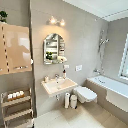 Apartament Jad - Luxury 3 & 2 In Kasper, Near Coresi Mall *