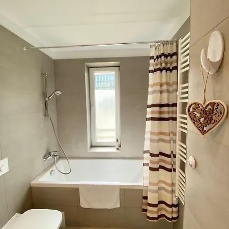 Jad - Luxury 3 & 2 In Kasper, Near Coresi Mall * Braszów