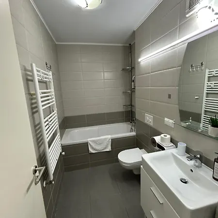 Jad - Luxury 3 & 2 In Kasper, Near Coresi Mall Apartament *