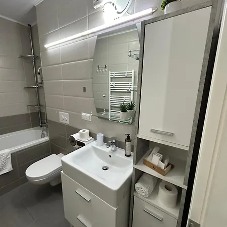 Apartment Jad - Luxury 3 & 2 In Kasper, Near Coresi Mall *