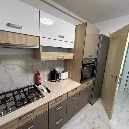 Apartament Jad - Luxury 3 & 2 In Kasper, Near Coresi Mall *