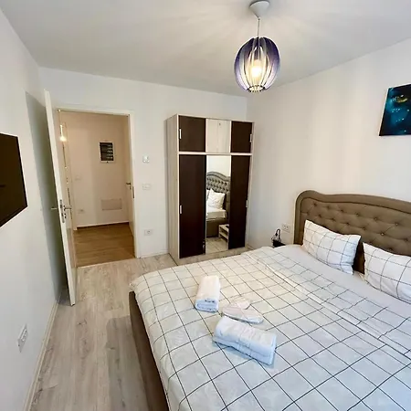 Apartament Jad - Luxury 3 & 2 In Kasper, Near Coresi Mall