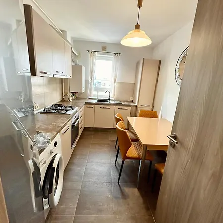 Apartment Jad - Luxury 3 & 2 In Kasper, Near Coresi Mall
