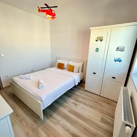 Apartment Jad - Luxury 3 & 2 In Kasper, Near Coresi Mall *