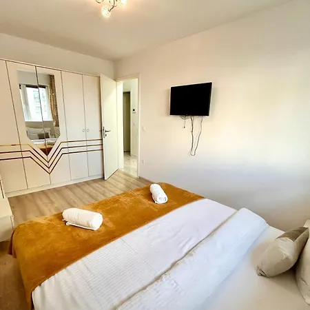 Jad Kasper Coresi Apartment *
