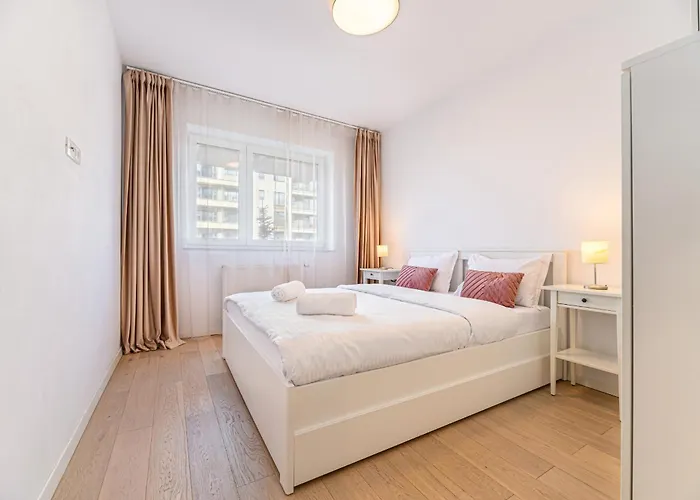 Jad Premium Kasper Coresi Apartment *